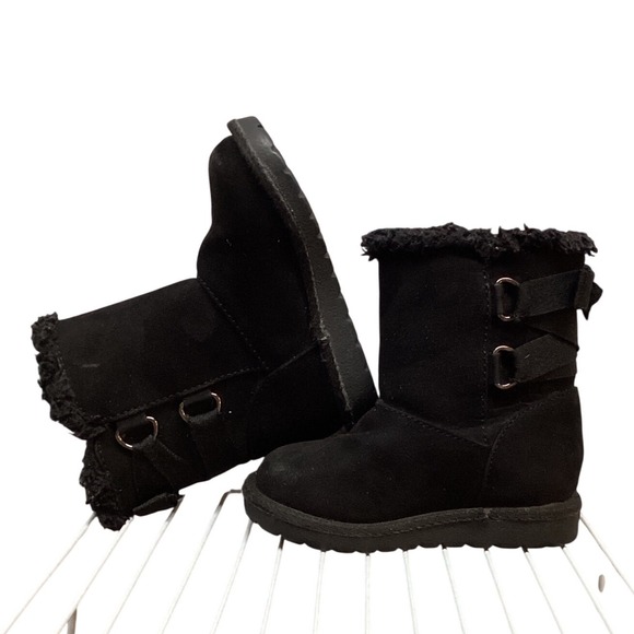 CARTERS Other - Kids Black Faux Suede Fur Trimmed‎ Boots Buckle Detail Size 5